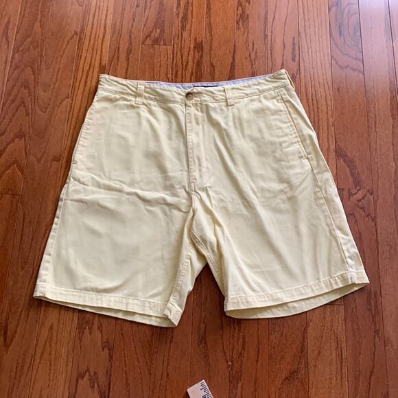 Chaps size 36 waist golf shorts in yellow - Picture 1 of 4
